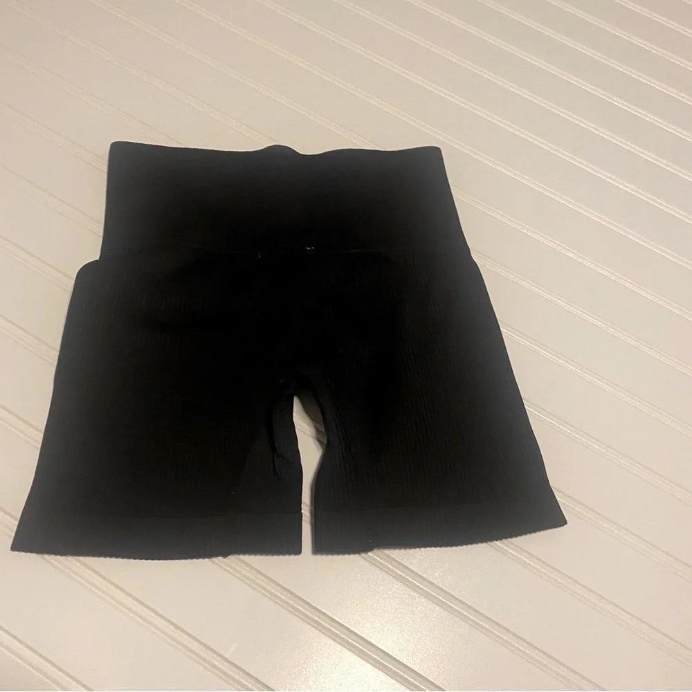 Colsie Women’s Seamless Ribbed Shorts